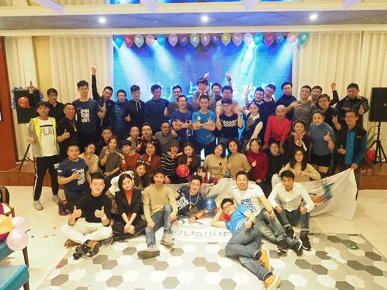 說明: C:Userswangq1317Desktop（新聞）2018甜蜜跑即將起跑，賽道跑團加油站成為最大亮點（新聞）2018甜蜜跑即將起跑，賽道跑團加油站成為最大亮點花兒與少年跑團.jpg