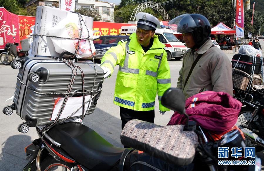 （關(guān)注春運(yùn)）（4）堅守春運(yùn)17載 溫暖鐵騎返鄉(xiāng)路